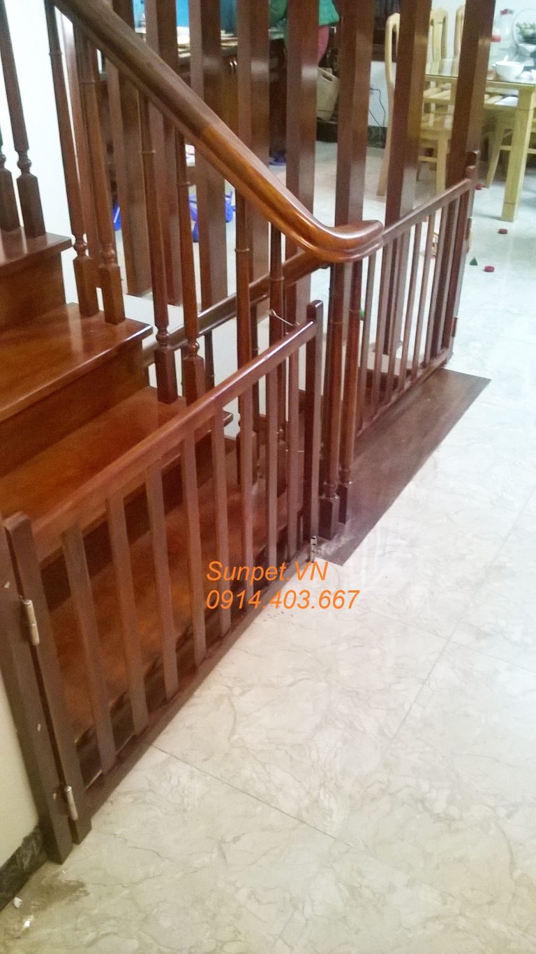 chắn cửa chó mèo bằng gỗ