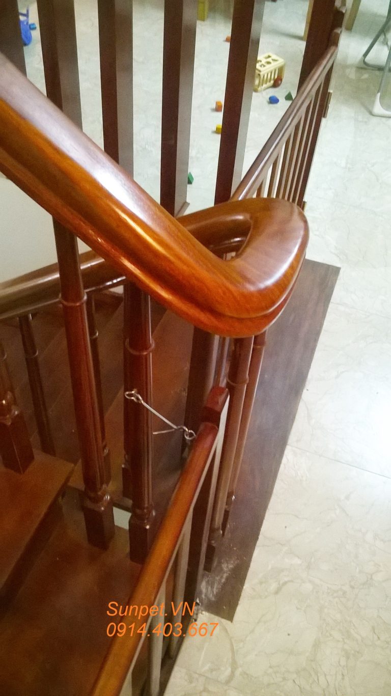 chắn cửa chó mèo bằng gỗ