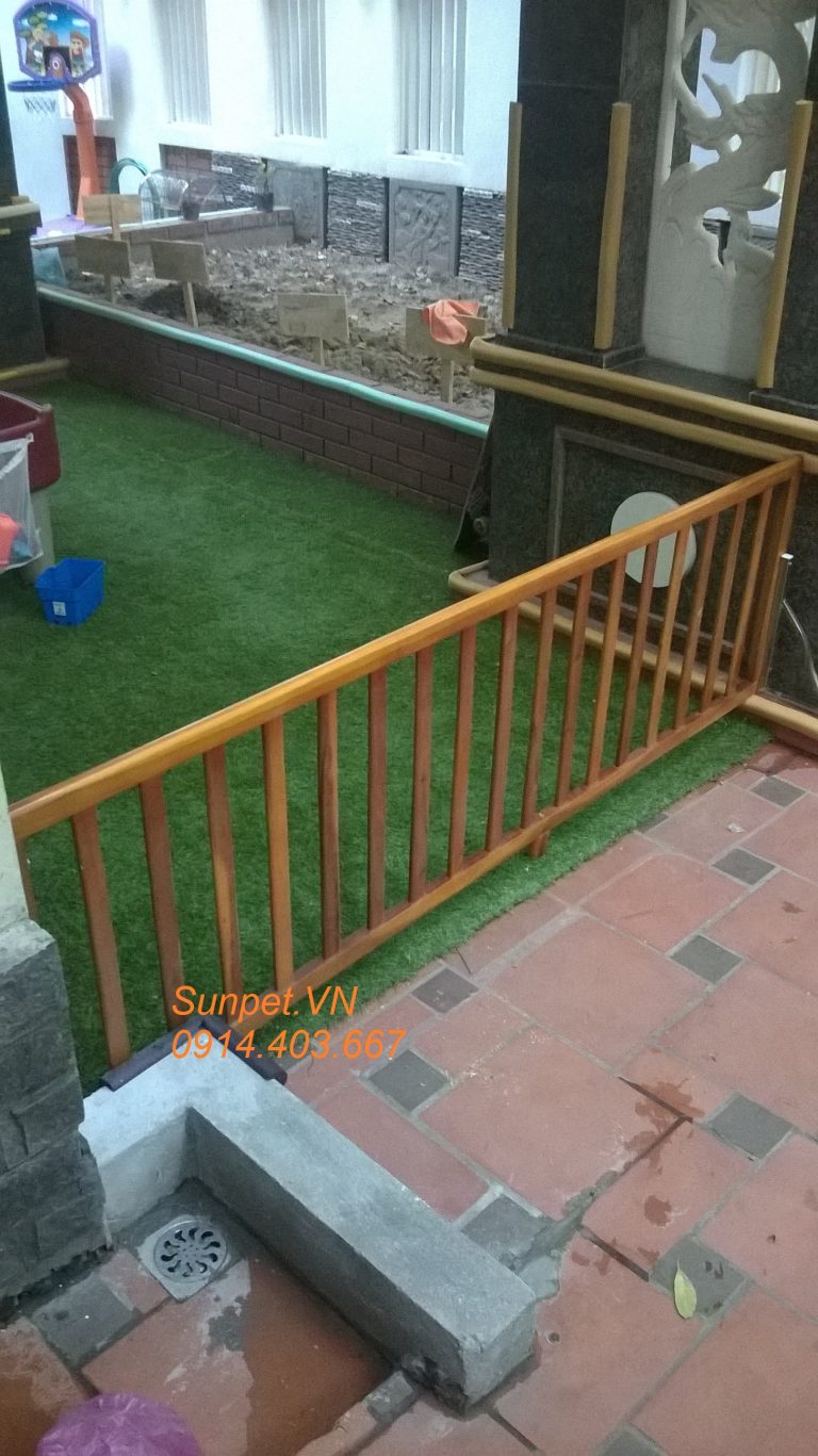 chắn cửa chó mèo bằng gỗ