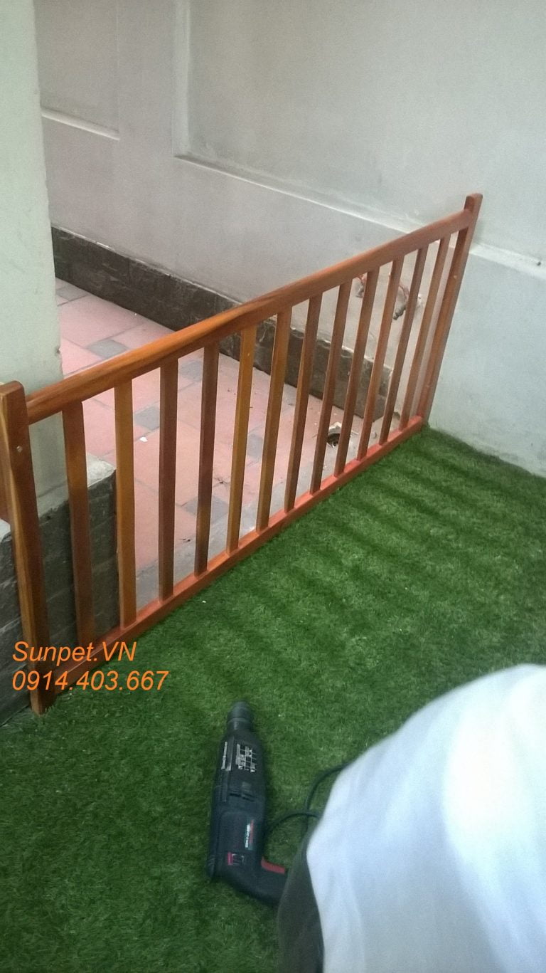 chắn cửa chó mèo bằng gỗ