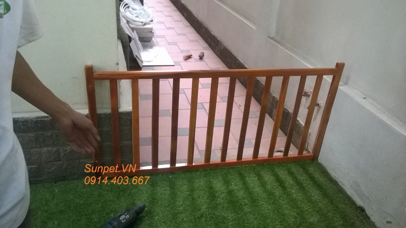chắn cửa chó mèo bằng gỗ