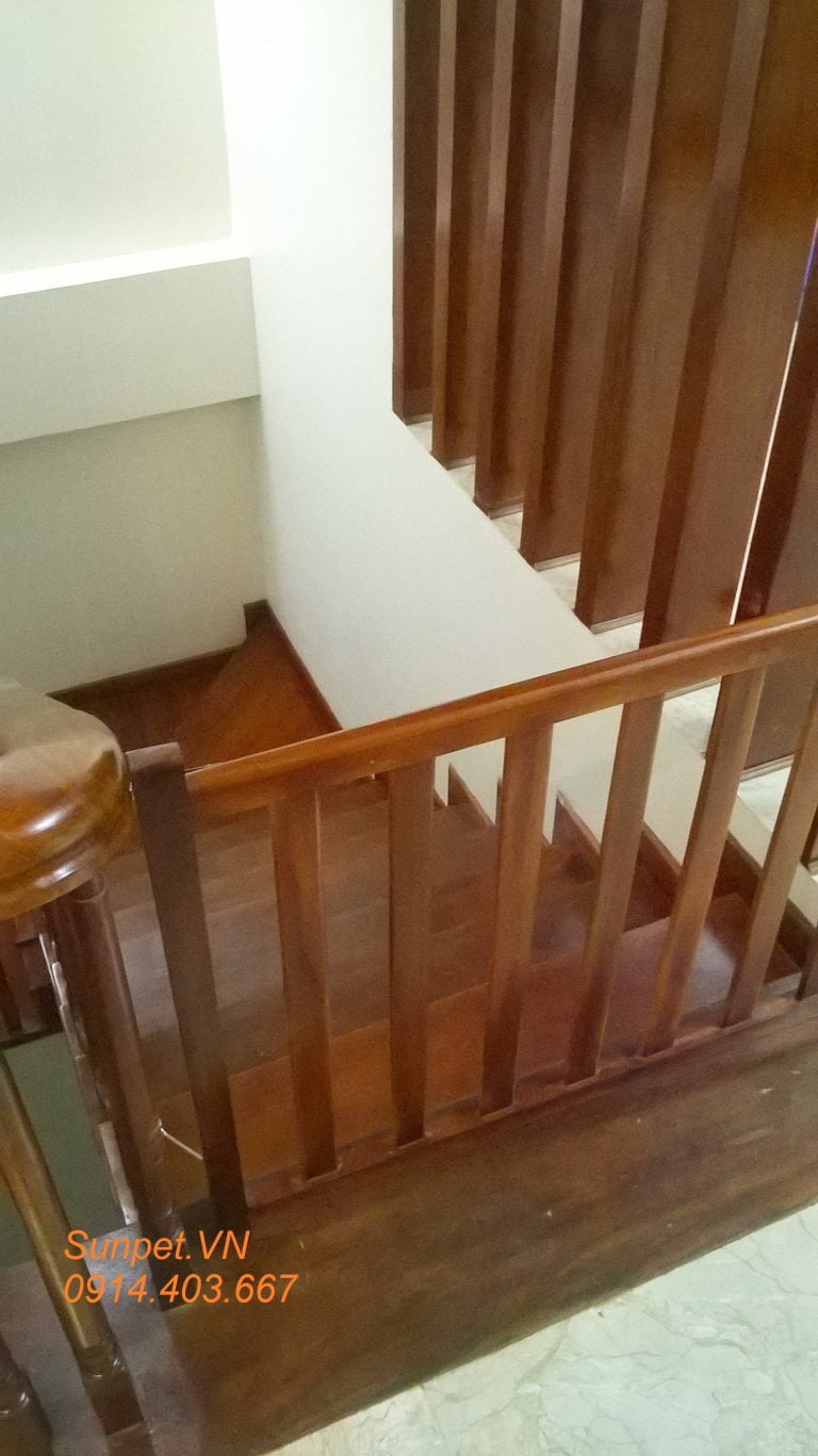 chắn cửa chó mèo bằng gỗ