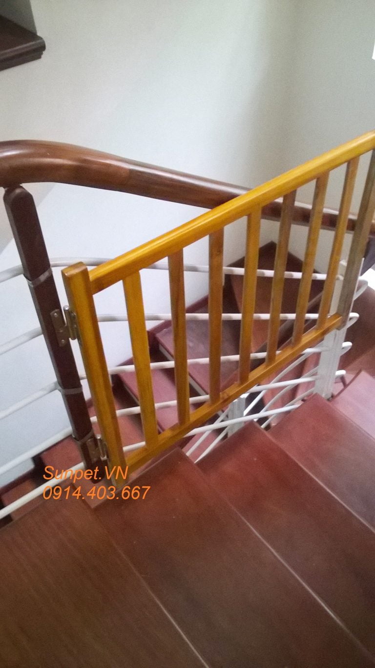 chắn cửa chó mèo bằng gỗ