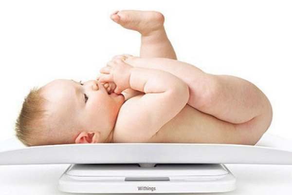 trẻ sơ sinh tăng cân như thế nào